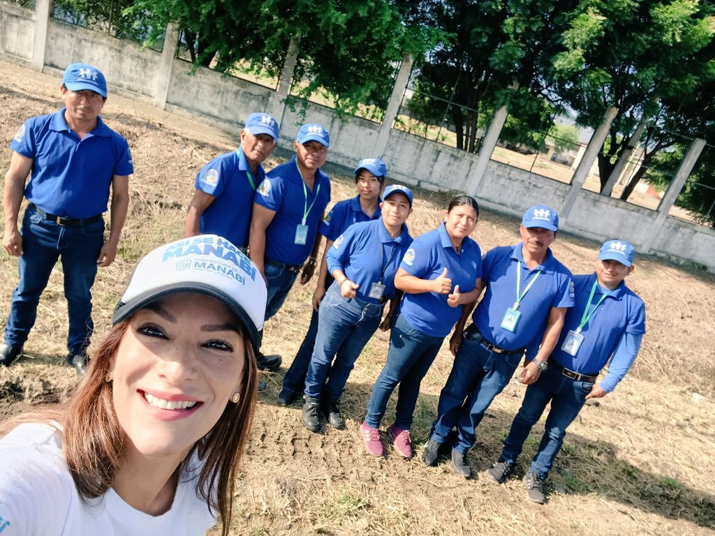 EcuMayka's tweet photo. Subdirectora de Atención al Ciudadano, Comunidades y Colectivos, ahora sí; más unida al corazón de mi pueblo 🙌❤️🙌 Gracias Prefecto @Leoorlandoa por depositar en mí, lo más preciado de su administración, su gente manabita!👏 Estoy Feliz, agradecida y honrada por tan alto honor🙏 https://t.co/0ODg7mdjgG