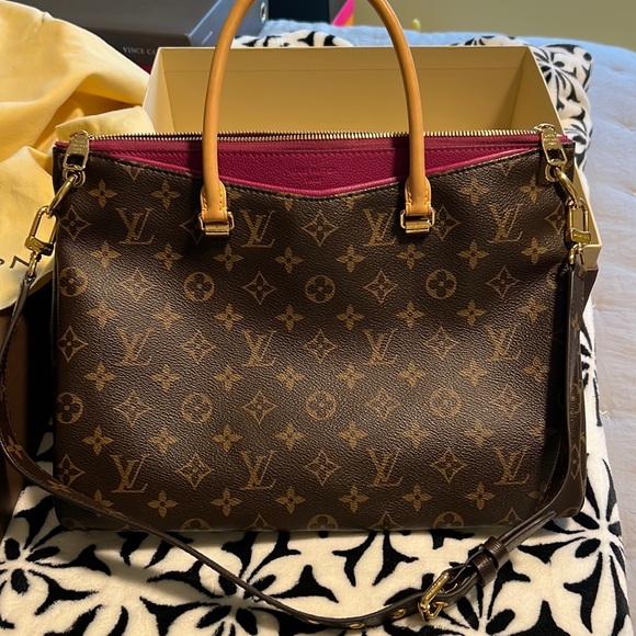 FibroFit's tweet image. So good I had to share! Check out all the items I'm loving on @Poshmarkapp #poshmark #fashion #style #shopmycloset #louisvuitton #coach: posh.mk/LJYQY2o1oBb