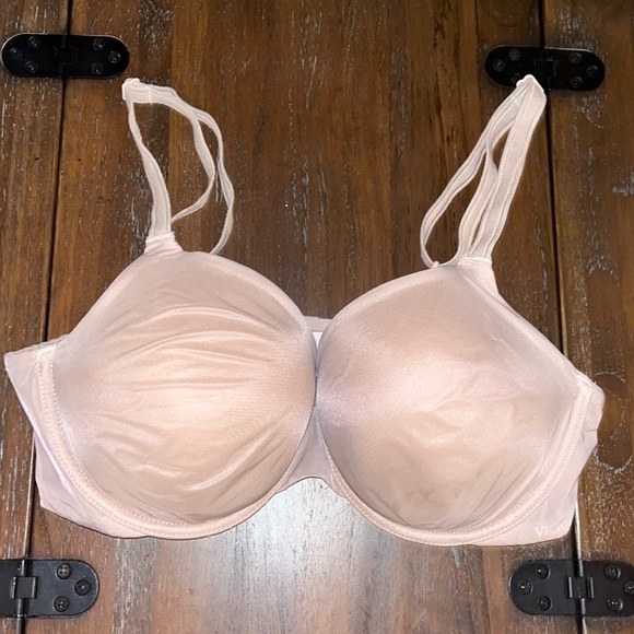 cpointer88's tweet photo. So good I had to share! Check out all the items I'm loving on @Poshmarkapp from @marwheeler #poshmark #fashion #style #shopmycloset #victoriassecret #shein #puma: https://t.co/ZWDyAR2dWm https://t.co/PHbRVLxHs5