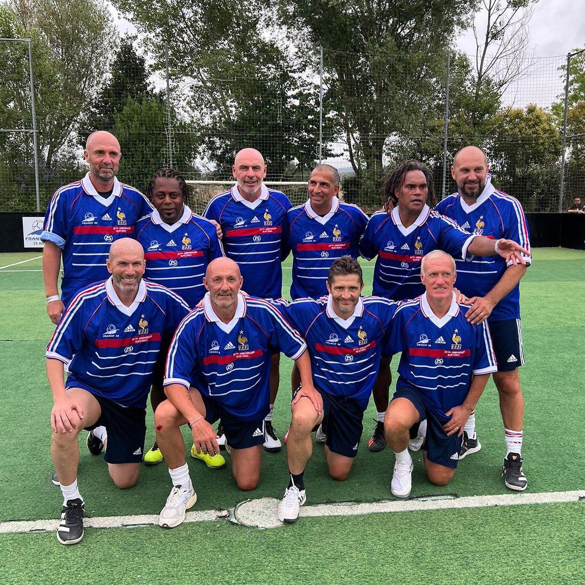 RMCsport's tweet image. 🇫🇷 Ca nous rajeunit pas cette photo mais quel bonheur de les voir réunis.