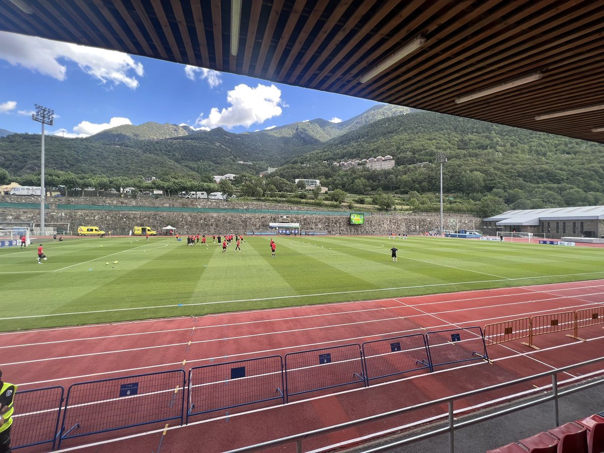 ildelima6's tweet photo. No quiero que me lo mejores, iguálamelo @Futbolconkarma 😉🇦🇩⚽️🔝 !!!! @interescaldes 🇦🇩 🆚 @VitEruVikingur 🇫🇴 @europacnfleague 🏆 #inter #vikingur #foroyar #andorra #conferenceleague #estadicomunal #weareandorra https://t.co/9QwcJCAZJH