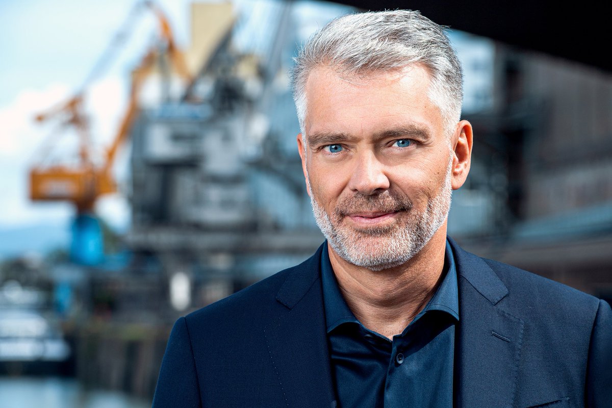 Reporter:innen-Forum CH (@reporterforumch) on Twitter photo Das souveräne Live-Interview – mit <a href="/SandroBrotz/">Sandro Brotz</a>. Welche Tricks und Kniffe gibt es, um unvorhersehbare Situationen zu meistern? Wie behält man auch mit schwierigen Interviewpartner:innen in einem Live-Interview den Lead?
Jetzt anmelden: reporter-forum.payrexx.com/de/pay?tid=d15… Das souveräne Live-Interview – mit <a href="/SandroBrotz/">Sandro Brotz</a>. Welche Tricks und Kniffe gibt es, um unvorhersehbare Situationen zu meistern? Wie behält man auch mit schwierigen Interviewpartner:innen in einem Live-Interview den Lead?
Jetzt anmelden: reporter-forum.payrexx.com/de/pay?tid=d15…