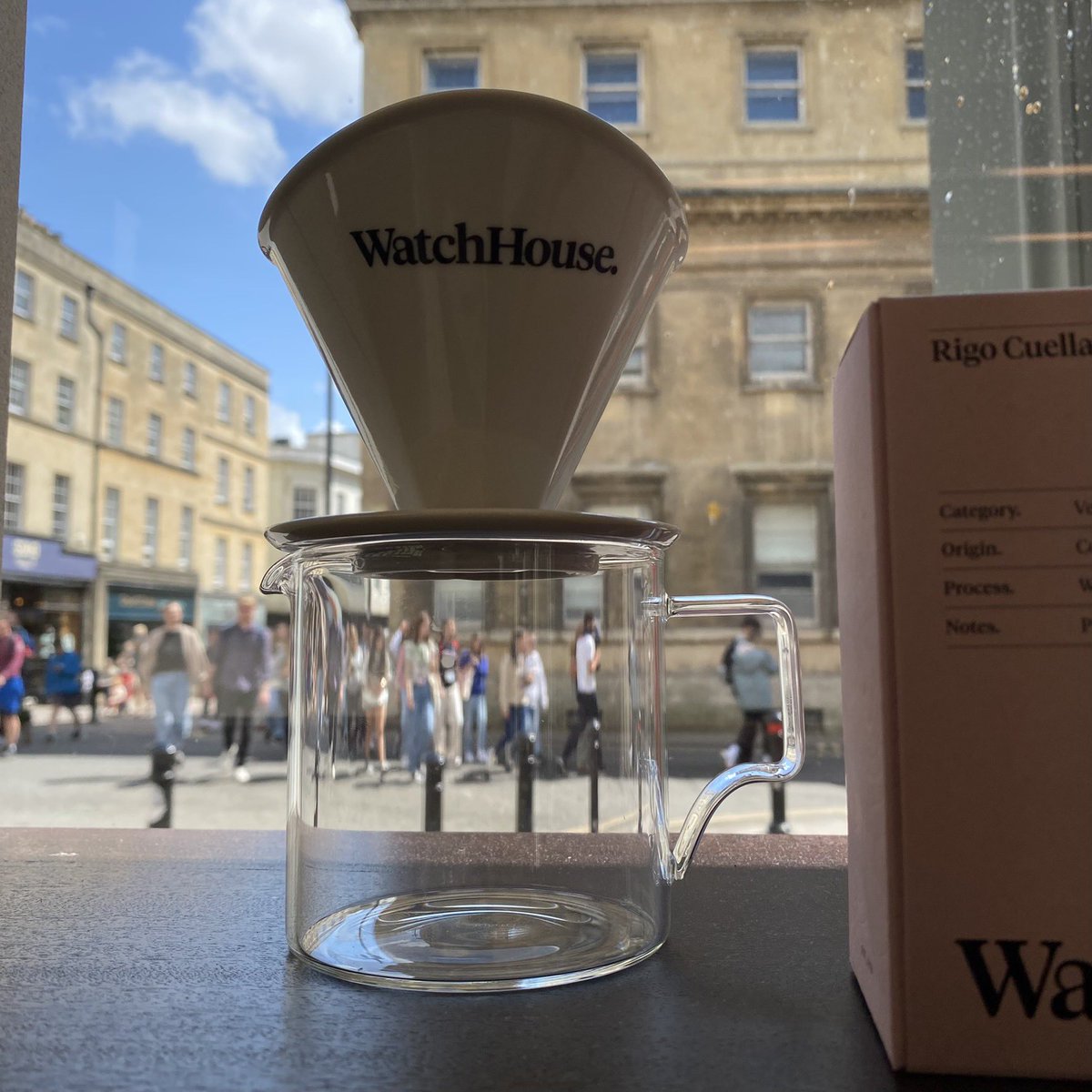 🕰️☕️ @watchhouse_uk has opened 12 cafés across the UK, and most recently one right here in our beautiful city of Bath. Thanks to Poppy Murphy for snapping these fab photos! 📸