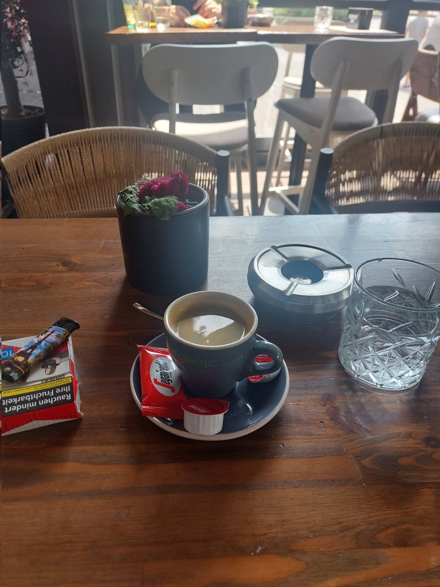 MHneidi's tweet photo. In Segafredo genießt man die beste Zeit bei einer Tasse Kaffee https://t.co/EEk5ftr8bP