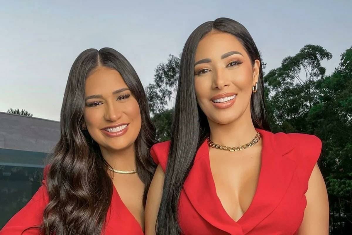 bchartsnet's tweet photo. Pela primeira vez pós-disband, Simária Gallagher fala sobre o sucesso de sua irmã, Simone: “Eu fico feliz, porque os compositores que escreviam pra dupla continuam escrevendo pra ela. Não tinha como dar errado, os caras são incríveis. Quero que ela cresça e siga o caminho dela.” https://t.co/QpuKoKYLLS