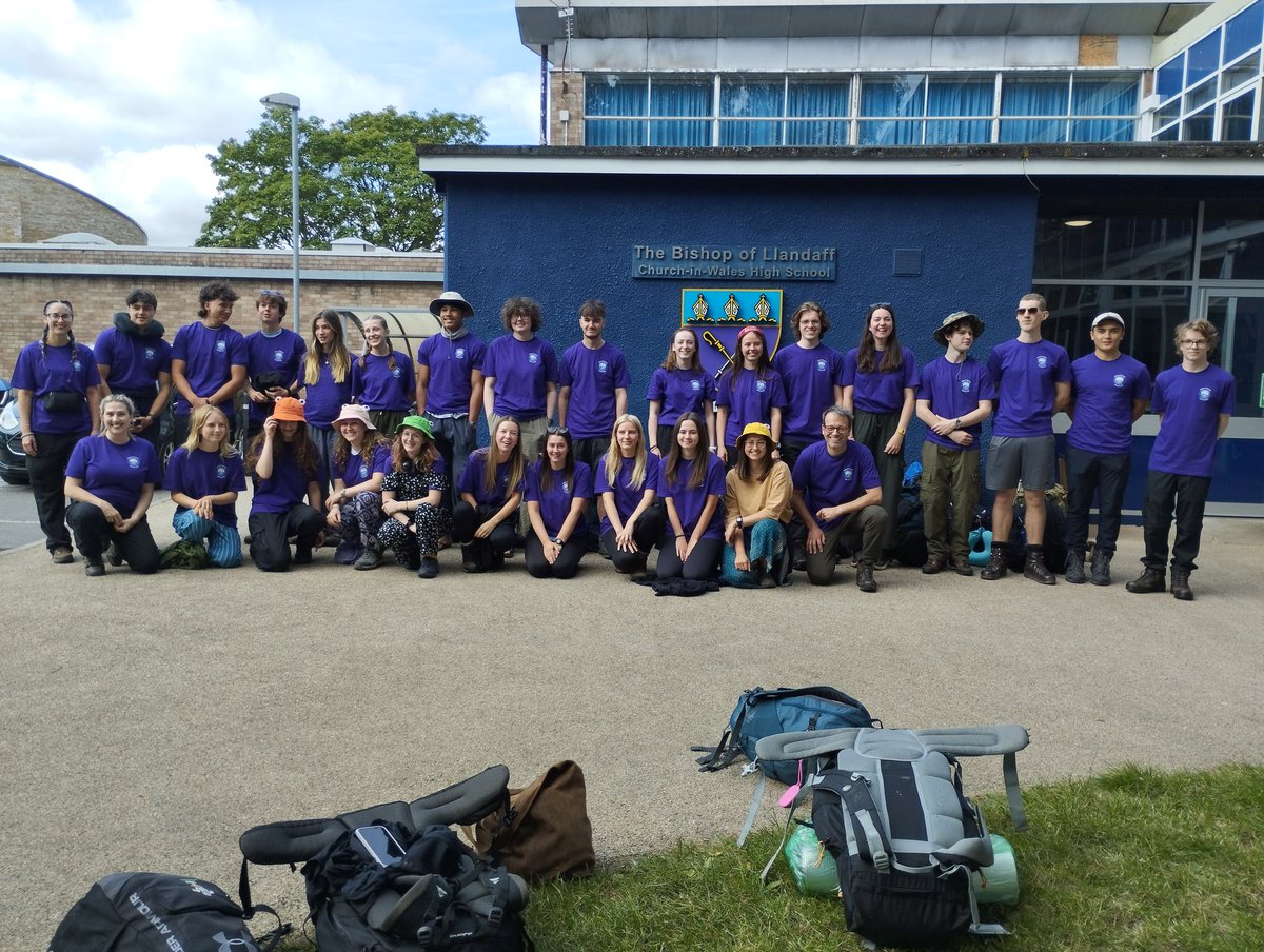 bolhs_science's tweet photo. And we are off, Indonesia 2023 with @opwall . 25 of our sixth form and 3 staff start the 34 hour journey to Sulawesi, then on by boat to North camp Buton island. They are going to be amazing! https://t.co/YSROn5iAMA