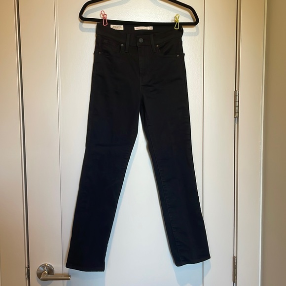 sandibeck's tweet photo. So good I had to share! Check out all the items I'm loving on @Poshmarkapp #poshmark #fashion #style #shopmycloset #pistola #levis #loversfriends: https://t.co/NXj6MDq4f6 https://t.co/qg2zaMvRl7