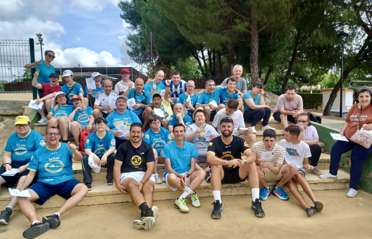 Clausura en la Escuela de pádel adaptado en el Club Río Grande de Mairena de Aljarafe.
Despedida emotiva después de una temporada de trabajo, diversión y mejoras para nuestros deportistas. Gracias por tanto a <a href="/FundlaCaixa/">Fundación ”la Caixa”</a> <a href="/caixabank/">CaixaBank</a> <a href="/RioGrandeAR/">Club Río Grande</a> <a href="/MATERETMAG/">MATERETMAGISTRA</a> <a href="/MairenaAljarafe/">Mairena del Aljarafe</a>