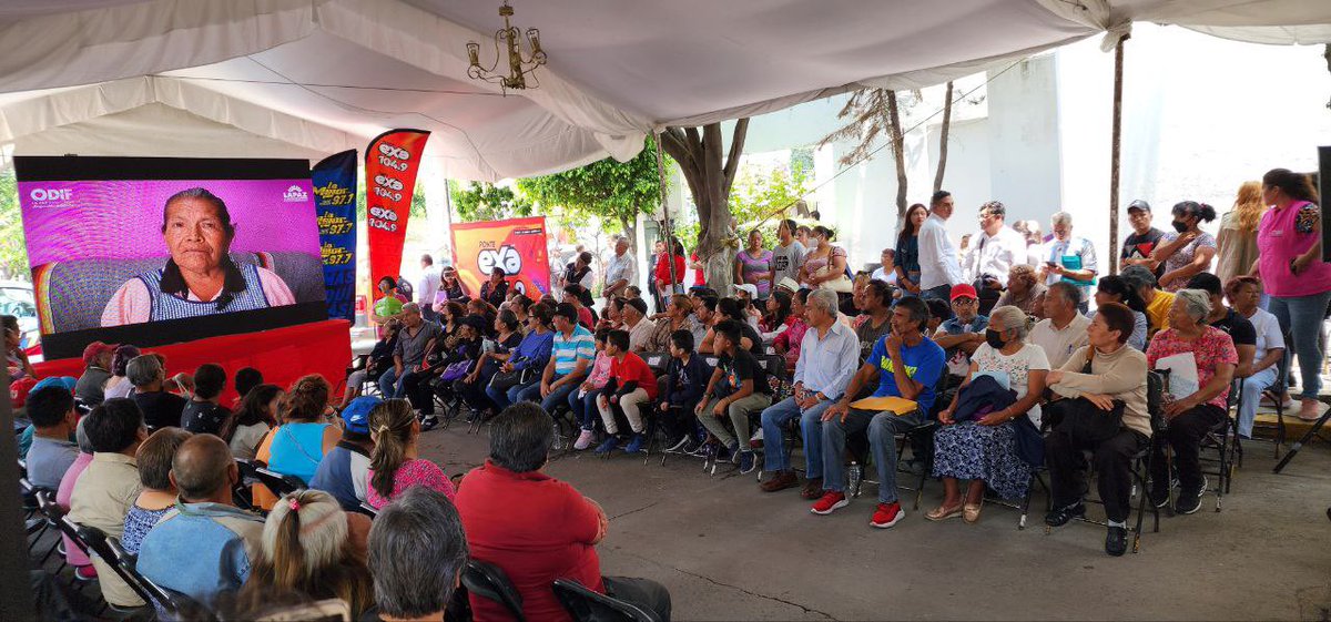 RodFarfanA's tweet photo. Mediante un acuerdo de colaboración entre la @FundMVSRadio y el DIF La Paz, se llevó a cabo la entrega de aparatos auditivos mediante el programa “Ponte Oreja”. Gracias a la presidenta municipal @CristinaGlezPM por su compromiso para atender una problemática como ésta y a mi amiga @Dra_AleGuzman por su incansable trabajo. 

Gracias @FundMVSRadio @MVSNoticias por su apoyo a los ciudadanos de #LosReyesLaPaz #Edomex