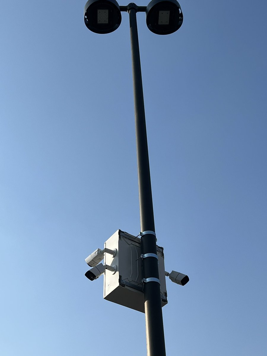 GioBertazzoli's tweet photo. È stato potenziato il nostro sistema di telecamere, con la copertura della nuova piazza e parcheggio Sebina. 

Avanti a tutta Forza per il controllo capillare del nostro territorio!😉💪🏻🎥 🚓🚓🚨👮🏻‍♂️👮🏻

#ComuneSarnico
#NuoveTelecamerePubblicaSicurezza
#sarnico https://t.co/qeAYCqKm0e