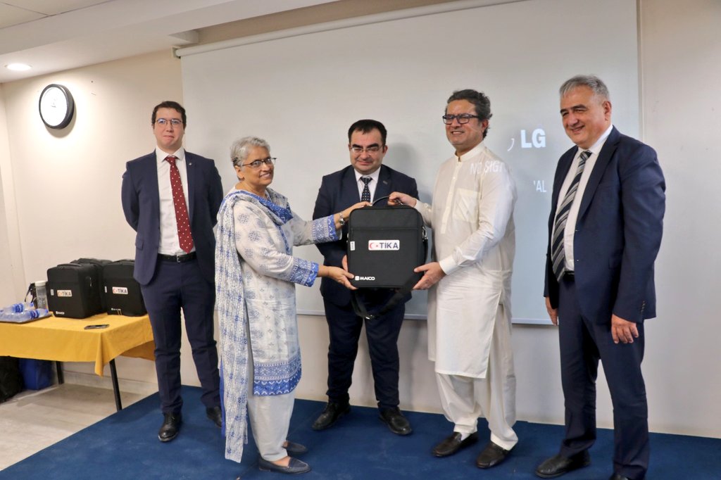 Karachi (13.07.23): Parliamentary Secretary Health, Mr.<a href="/Qasimsoomro/">Qasim Soomro</a> attended the <a href="/Tika_Turkiye/">TiKA</a> ceremony donating 5 neonatal screening devices that can detect potential neonatal deficiencies in hearing. Training of the procedure will also be provided to local doctors #SindhHealth