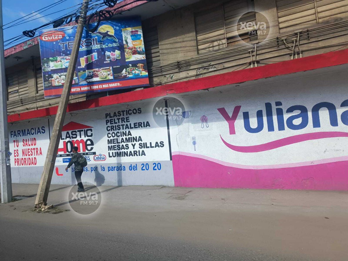 XEVATabasco's tweet photo. 📷 #DenunciaVA | Reportan poste de CFE a punto de caer en la avenida Francisco Javier Mina cerca del cruce con el boulevard Adolfo Ruiz Cortines. https://t.co/RwP4MGoXdM