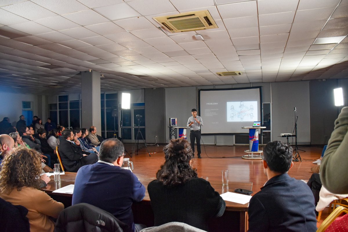 Así se vivió la Final del Desafío Emprendedor en Seguridad Ciudadana, que convocó a más de 100 jóvenes de la región. 🏙️ 
Agradecemos a la Municipalidad de Temuco, Laboratorio Claro 5G, y a todo el Ecosistema de emprendimiento de la Araucanía por su apoyo. 

Muchas gracias.