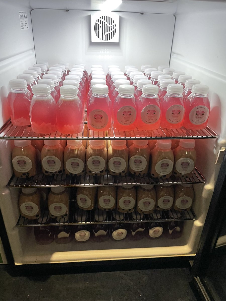 nadiaudio's tweet photo. we handed out stickers and mini bobae bottles just like this, along with hats for everyone who stopped by! 😍 it was so cute to see so many people walking around with our boba club hats! https://t.co/Bbb1OPQMkH