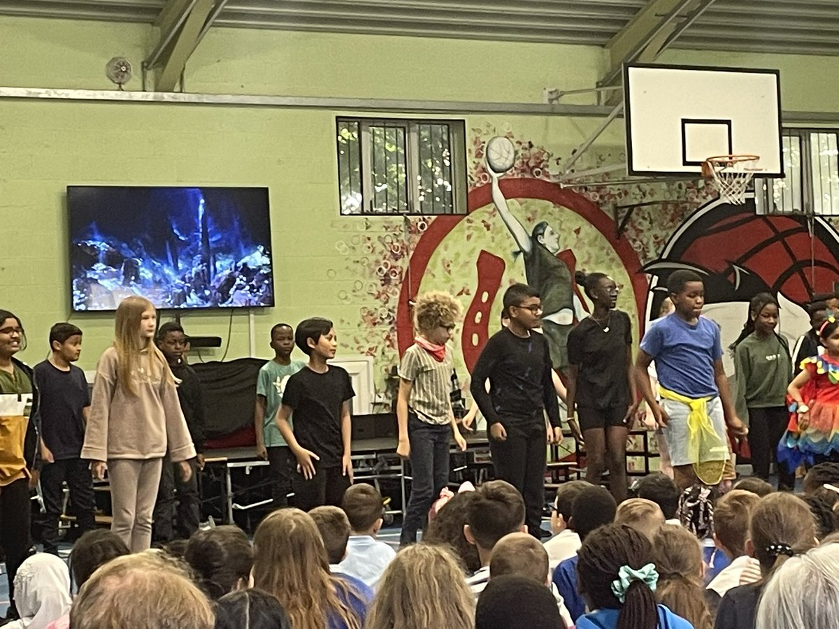 Fosse_TMET's tweet photo. Year 6 absolutely blew us all away this morning with their leavers’ production. We are so proud of their hard work this year #fmenthusiasm #fmresilience #fmdrama #fmcourage https://t.co/hMUv4oYfYT