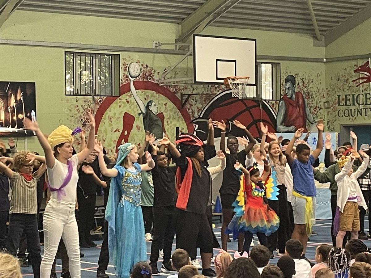 Fosse_TMET's tweet photo. Year 6 absolutely blew us all away this morning with their leavers’ production. We are so proud of their hard work this year #fmenthusiasm #fmresilience #fmdrama #fmcourage https://t.co/hMUv4oYfYT