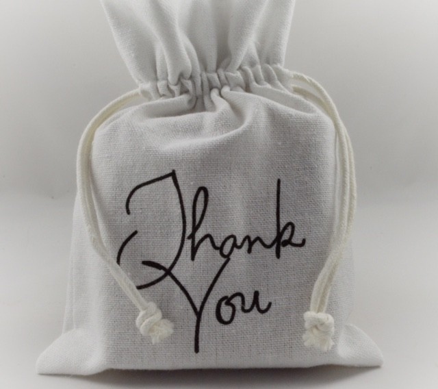 ColourRibbons's tweet image. Wholesale White Thank You Drawstring Gift Bags! Gift bag printed with lovely thank you print.

Now available at just £0.57! 

Search SKU on our website: 88129

#drawstringgiftbag #giftbags #drawstringbags #craftbags #ukcrafts #floralcrafts