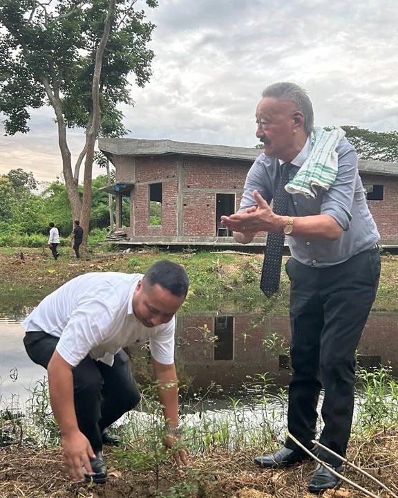 gkzhimomi's tweet photo. Planting tree sapling at OTS Bade campus with Rev Dr Wati Aier, Convenor FNR to commemorate the 15th Anniversary of Forum for Naga Reconciliation. 
#peace #reconciliation #naga https://t.co/4HOjUxciSr