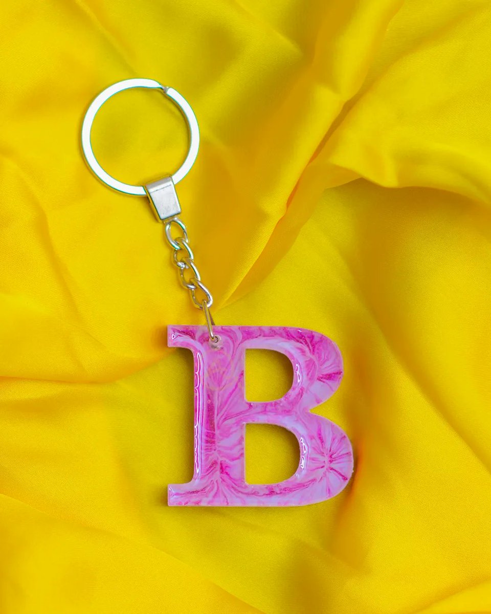 Aimi_Writes786's tweet photo. Customized Epoxy Resin Keychains.

Can be made in any design or letter.

#keychains #resincrafts #epoxyresin #handmade #gift #customizedwork #businesswoman #hijabiartist https://t.co/Gv39HzgQge