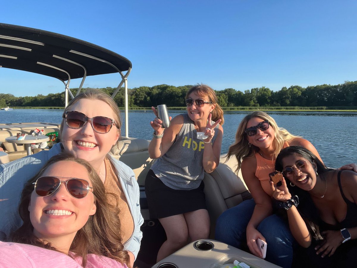 LER_Illinois's tweet photo. Erin and Katerina got to experience lake life with their coworkers this summer in Minnesota. We LERve when our alums and current students get together! Thank you, Nicole Spears, MHRIR 20, for sharing, and Cathy Goodman, AM 97, for making our students feel welcome!
#LER #LERve https://t.co/g8vnR8nrYs