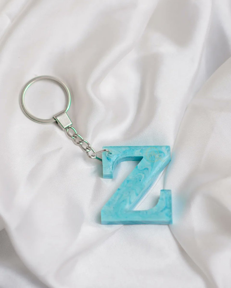 Aimi_Writes786's tweet photo. Customized Epoxy Resin Keychains.

Can be made in any design or letter.

#keychains #resincrafts #epoxyresin #handmade #gift #customizedwork #businesswoman #hijabiartist https://t.co/Gv39HzgQge