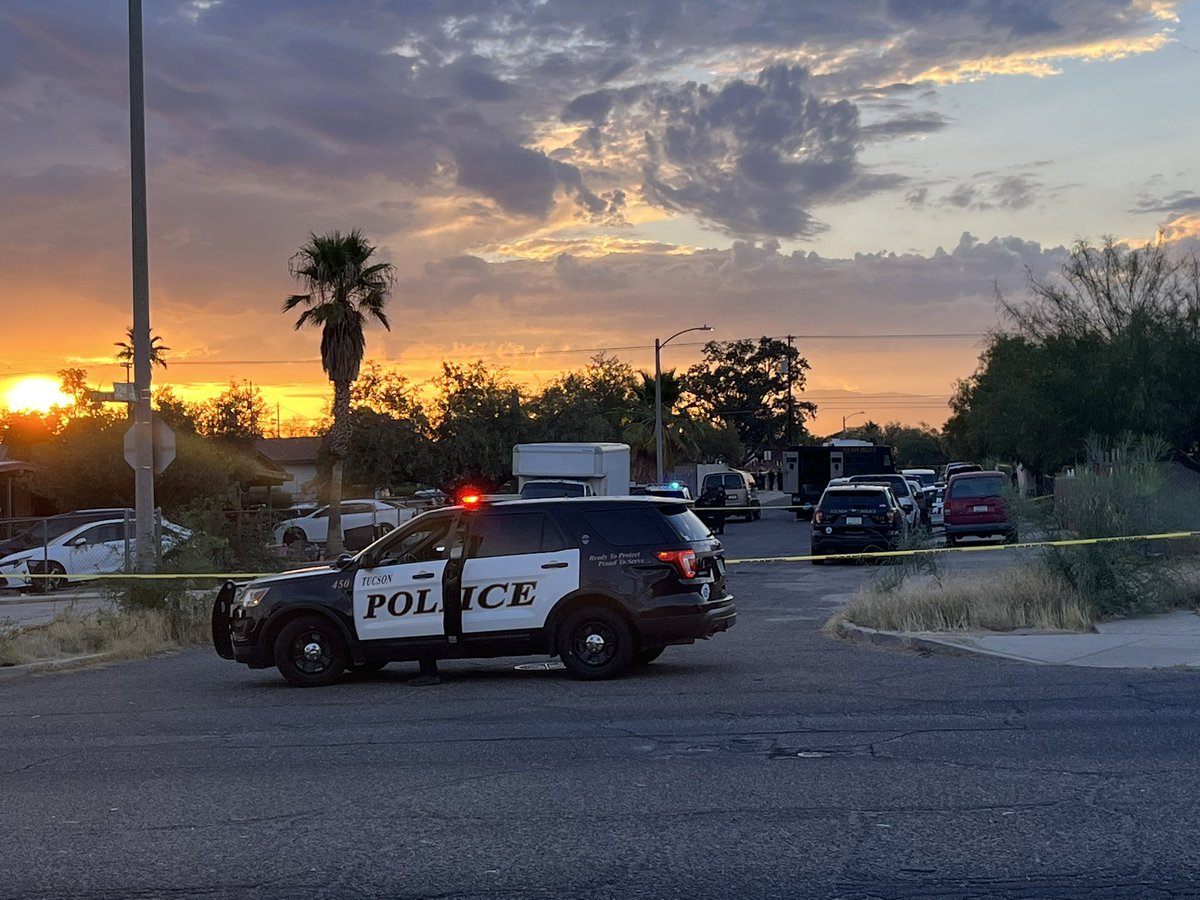 ReidSabria's tweet photo. ‼️Still on scene of an officer involved shooting investigation on Tucson’s Southside. Details are limited. We do know, the call came in around midnight and Pima Regional Critical Incident Team is now investigating. Fremont Ave and 31st -34th remains closed. https://t.co/6IjX35J0Ei