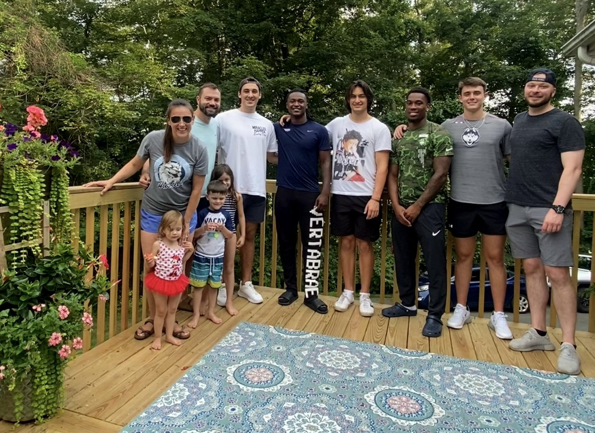 Great food, some impressive indoor basketball, lots of lost golf balls, a crushing Madden loss, a pool that looks like a shark… a great July day with the Q’s #Culture @piconema @TuckerMcdonal12 @_ZionTurner @joefagnano @BraydenZermeno @TaquanRoberson_