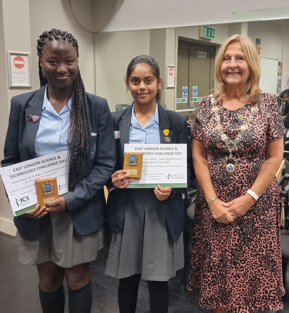 RCS_DigitalF's tweet photo. Shoutout to Rida A and Shelty A for overall winners of the E-FIT challenge at the East London STEM Challenge Day! 🏆🕵️‍♀️💪🏼 Also a huge well done to all our students who took part today! 👏 @ReddenCourt #raisingaspirations #science #technology #careers #RCS #digitalfaculty https://t.co/HUvULjpXsX