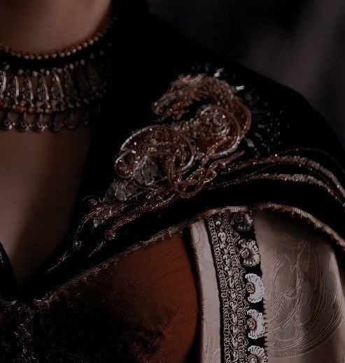 ofastolencrown's tweet photo. 𝐇𝐀𝐋𝐅 𝐘𝐄𝐀𝐑 𝐐𝐔𝐄𝐄𝐍 

         rhaenyra targaryen from hotd / fire and blood https://t.co/CtIZVgtPSs