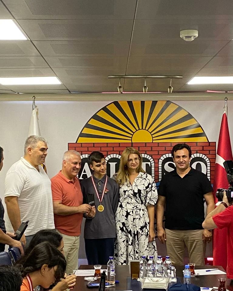 bk_alanya's tweet photo. Sn. Kaymakamımız, Sn. İlçe Milli Eğitim Müdürümüz, Sn. Belediye Başkanımız ve Sn. ALTO Başkanımız 2023 LGS Türkiye https://t.co/1HrfElFzLf öğrencimizi makamlarında tebrik ederek ödüllerini takdim ettiler.
@dagozlem 
@ozgeeasln 
@serdalasl 
@tuna_cinar https://t.co/FlImn6NGCx