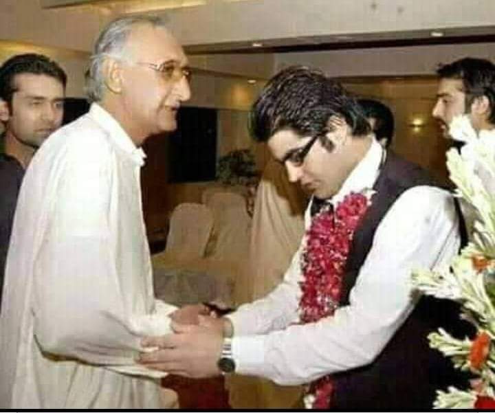 MalikHasnainA16's tweet photo. د ځوانانو سر لښکر ايمل ولي خان د خپل کاکاجان سنګين ولي خان سره يو يادګار عکس ❤ https://t.co/LjBVpta2k5