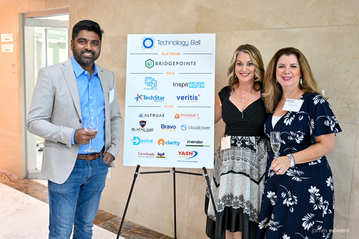 YASH_Tech's tweet image. The @YASH_Tech team had an incredible time⏱️ interacting with eminent Business and Technology leaders at the Technology Ball. Thanks👍 to the Technology Ball team for making this event exciting✨ and enjoyable. 

#TechBall #Technology #Networking #businessleaders