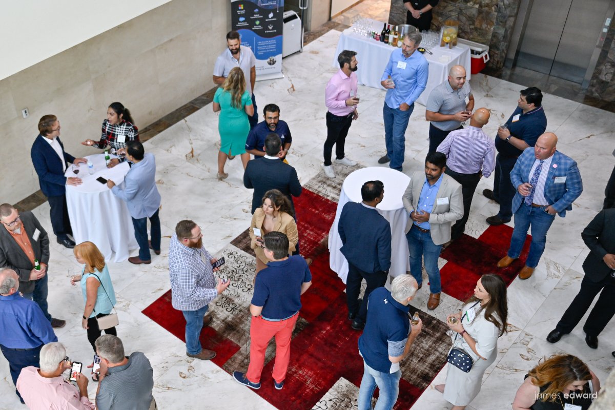 YASH_Tech's tweet image. The @YASH_Tech team had an incredible time⏱️ interacting with eminent Business and Technology leaders at the Technology Ball. Thanks👍 to the Technology Ball team for making this event exciting✨ and enjoyable. 

#TechBall #Technology #Networking #businessleaders