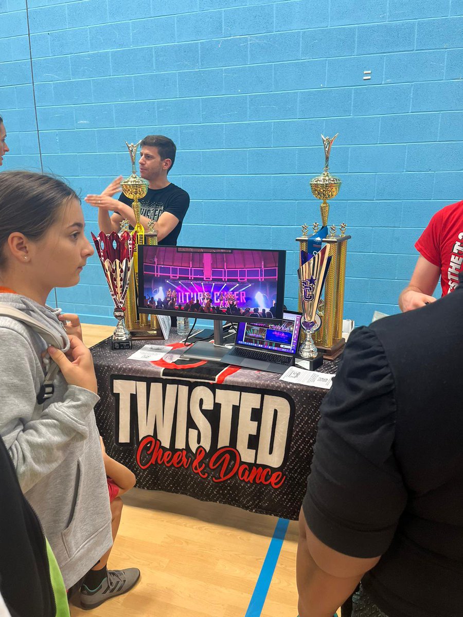 QueensSch_PE's tweet photo. An amazing turn out for our first ever Queens’ School Sports Marketplace event with our Year 7 transition students. Thank you to all the parents/carers, students and local sports clubs who attended 👏🏼 https://t.co/S9GVAOu27N
