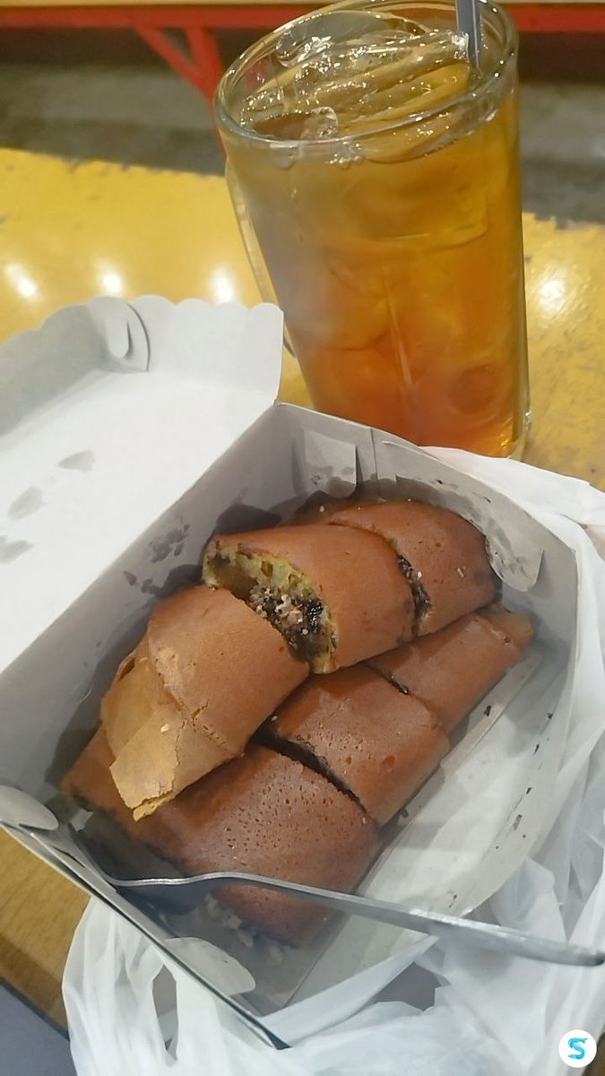 sbyfess's tweet photo. Menurutmu es teh jumbo + terang bulan iki total 11rb murah nggak -rek ?
Area sby selatan - waru https://t.co/zf1CTWB5nA