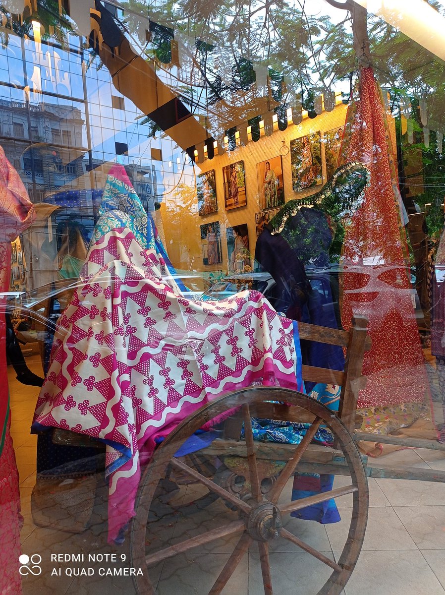 em_basu's tweet photo. Window shopping
#MyCity
#RussellStreet
#Ananda https://t.co/oqeqM161Sv