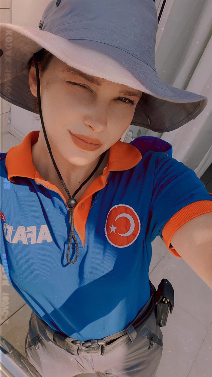 edanurry's tweet photo. Plajdayım canım sonra konuşuruz https://t.co/meLScerYaX