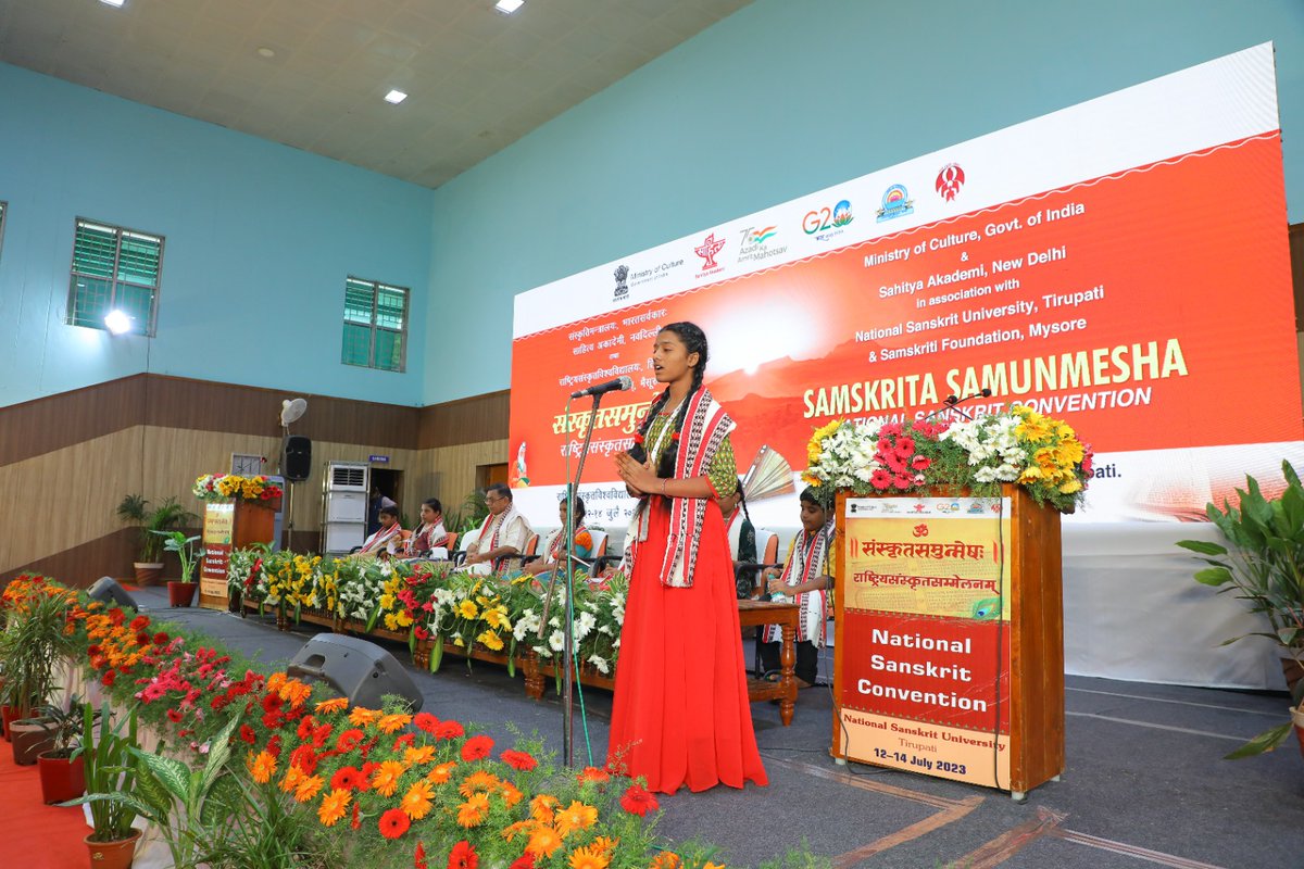 NSUTirupati's tweet photo. संस्कृतसमुन्मेषः, राष्ट्रियसंस्कृतसम्मेलनम्, #NationalSanskritConvention
Seventh Session: Sanskrit Story Telling by students
Sri Janardhan Hegde Eminent Sanskrit scholar chaired the session

Students, Samskruti M.N., B. S. Visrut , Lalitha Dhee Manogna Somasi , 1/2 https://t.co/KA6Bjf3ouw