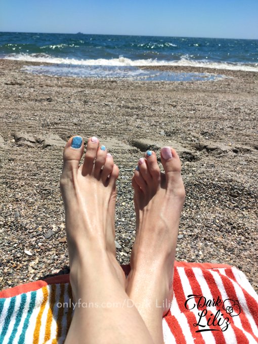🌊Beach time!🖤  You can find out more about me in https://t.co/5x2ibyNdyi   #feet #toes #toeslovers #sexy<a href="/tag/sexy"class="tags"><span>#sexy</span></a><a href="/tag/feet"class="tags"><span>#feet</span></a><a href="/tag/feetlovers"class="tags"><span>#feetlovers</span></a><a href="/tag/pedicure"class="tags"><span>#pedicure</span></a><a href="/tag/toes"class="tags"><span>#toes</span></a><a href="/tag/toeslovers"class="tags"><span>#toeslovers</span></a>