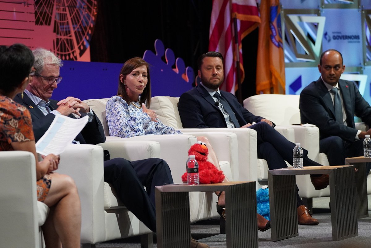 NatlGovsAssoc's tweet photo. At the #NGAAnnualMeeting, @FirstLadyNJ released "Tackling the Maternal and Infant Health Crisis: A Governor’s Playbook" with policy options for states to improve infant and #maternalhealth. Read the playbook to learn more: https://t.co/oBdj5zOyJ7 https://t.co/NWDw3SSMzX