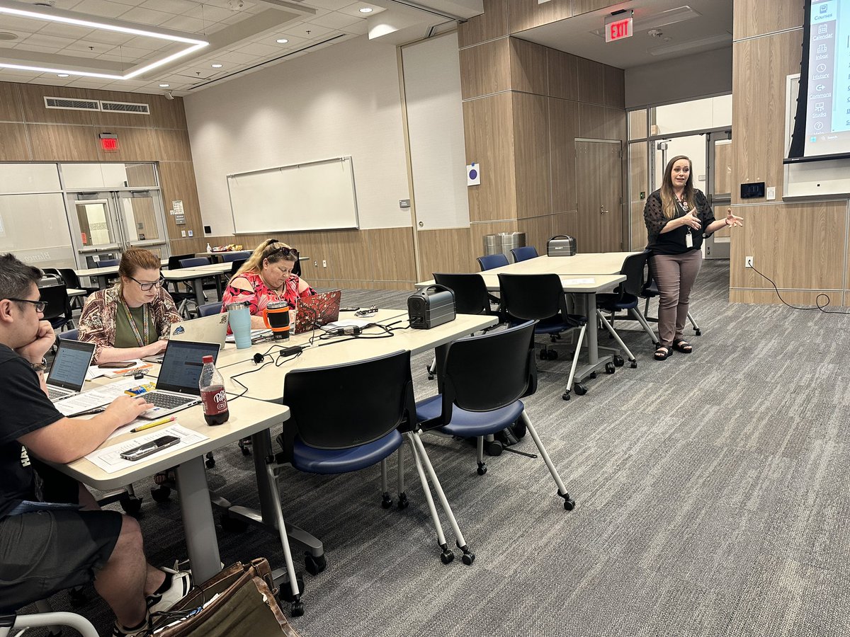 Couch_nandez's tweet photo. @MrCreasyDLS and @digitysor leading science teachers through differentiating instruction using #MasteryPaths in #Canvas #BISDLearns #BISDShines @BirdvilleNest https://t.co/p0iPKhunvb