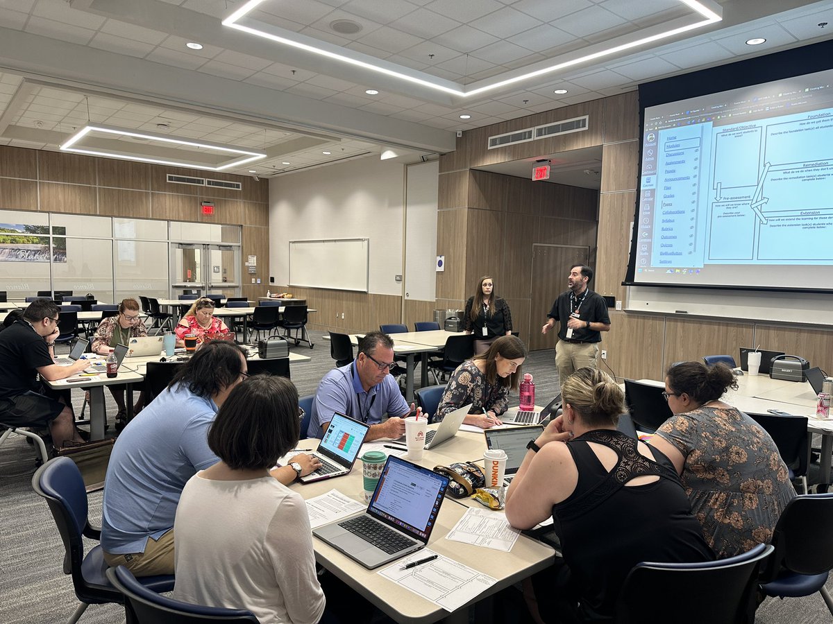 Couch_nandez's tweet photo. @MrCreasyDLS and @digitysor leading science teachers through differentiating instruction using #MasteryPaths in #Canvas #BISDLearns #BISDShines @BirdvilleNest https://t.co/p0iPKhunvb