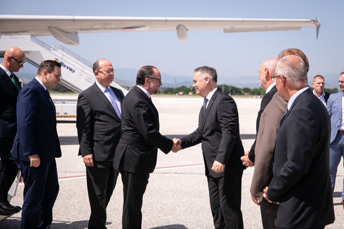 MWlachovsky's tweet photo. Our mission of #SlavkovFormat Ministers to #NorthMacedonia 🇲🇰 starts.

W/ my colleagues @a_schallenberg 🇦🇹 &amp; @JanLipavsky 🇨🇿 we came to #Skopje on behalf of @JosepBorrellF 🇪🇺 @eu_eeas to strongly support #EU intergration of #NorthMacedonia.
 #WesternBalkans is our priority. 🤝 https://t.co/iGJxo27mGb