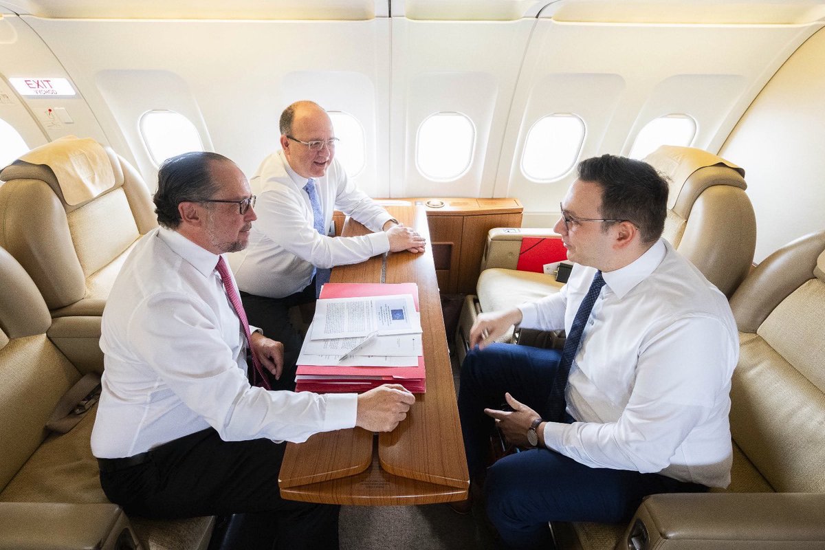 MWlachovsky's tweet photo. Our mission of #SlavkovFormat Ministers to #NorthMacedonia 🇲🇰 starts.

W/ my colleagues @a_schallenberg 🇦🇹 &amp; @JanLipavsky 🇨🇿 we came to #Skopje on behalf of @JosepBorrellF 🇪🇺 @eu_eeas to strongly support #EU intergration of #NorthMacedonia.
 #WesternBalkans is our priority. 🤝 https://t.co/iGJxo27mGb