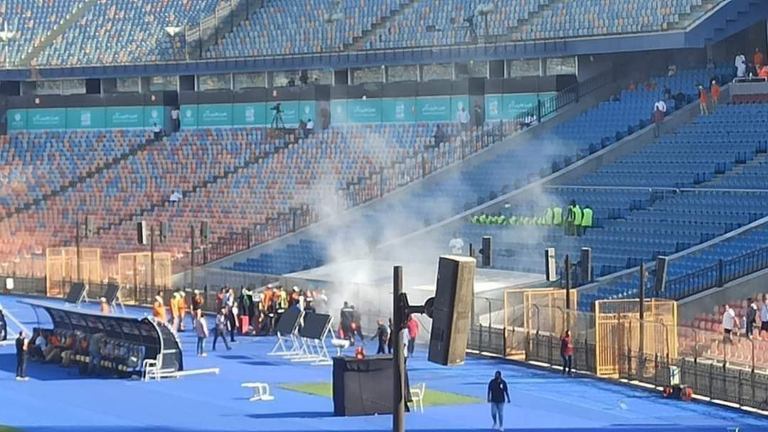 ALAhly8888_'s tweet photo. يلا كورة
نشب حريق محدود في ستاد القاهرة قبل ساعات من انطلاق المباراة، فيما تعامل رجال الإطفاء سريعًا مع الأمر.
  الحريق جاء بسبب كابل الكهرباء المسؤول عن تشغيل جهاز VAR بالملعب https://t.co/ac8vLs77iI