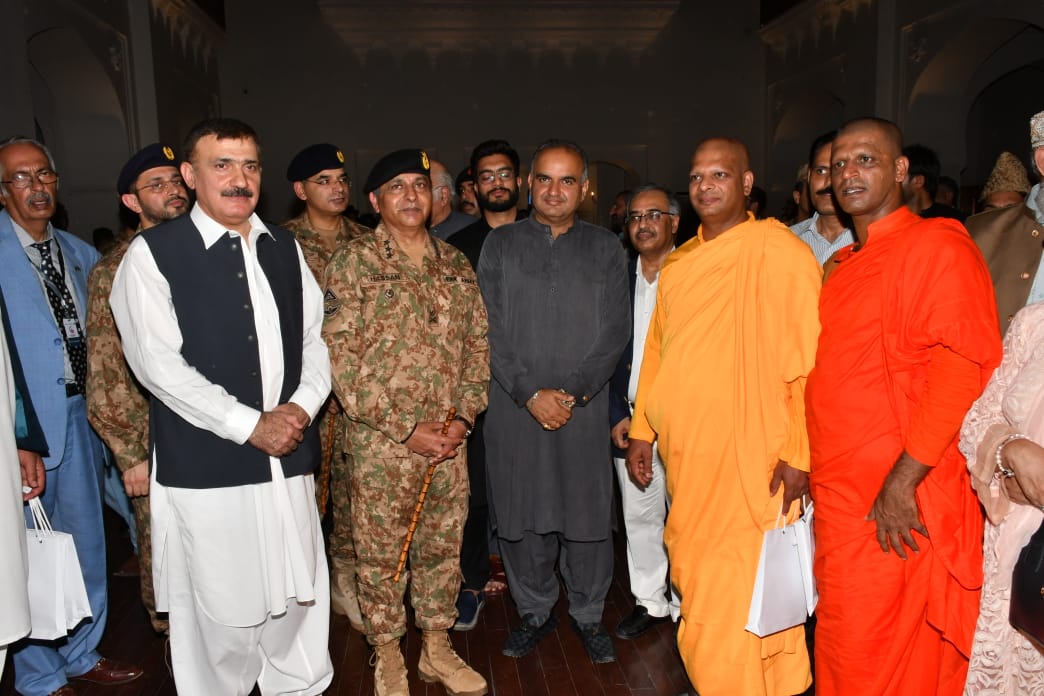 Info_Tracks's tweet photo. #GandharaSymposium2023! Engaging discussions with esteemed international guests, highlighting significance of preserving our rich historical heritage. Commendations to #CorpsCommanderPeshawar for fostering peaceful coexistence & ensuring well-being of the minority communities 🇵🇰 https://t.co/EWBFGoyQlJ