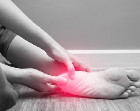 Cfpmthefootdocs's tweet photo. Are you suffering from heel pain? You may suffer from #Plantar Fasciitis.

https://t.co/aa7hI7Us5K

Get back on your feet - with the Team at the Center for #Podiatric Medicine

🌐 https://t.co/hq0eXPCySG
📞 (847) 352 - 1473  
📍#Lombard, IL 📍#Schaumburg, IL 📍#Chicago, IL https://t.co/xsBLF3wlwI
