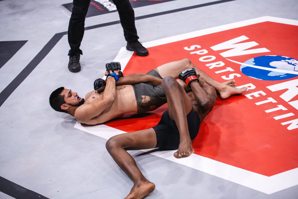 EFCworldwide's tweet photo. 19 seconds 🤯 Jhazbhay wasted NO TIME! 

#EFC105 https://t.co/wodGwPeBWm