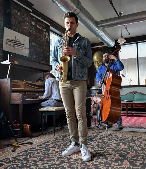 duende_silocity's tweet photo. Just 3 days away! Sunday Jazz: Elliot Scozzaro - Sunday July 16! https://t.co/pjaGVfW0Xa