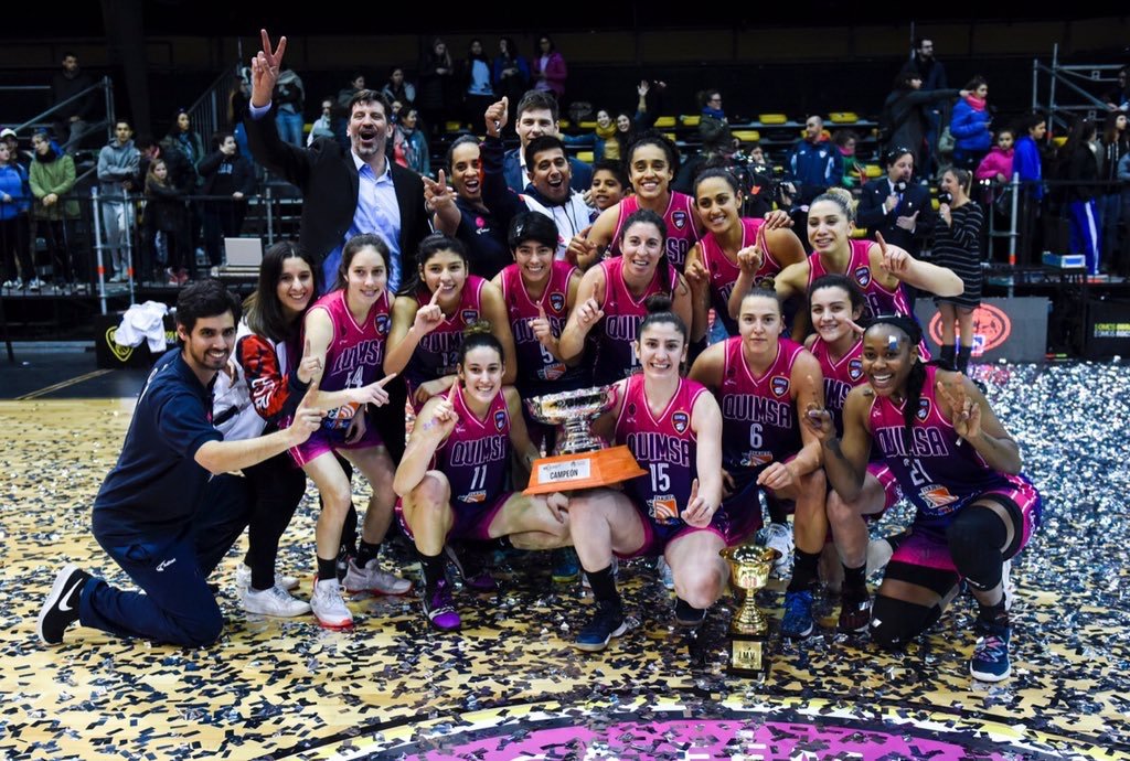 🏀 4️⃣ años del Clausura 2019 de La Liga Femenina 

🗓 Se cumple un nuevo aniversario de la obtención de nuestra segunda Liga Femenina. Un 13/07/2019 en el Templo del Rock las Fusionadas superaban en TRES SUPLEMENTARIOS a Vélez por 108 a 99.
